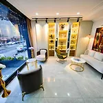 מלון Istport Garden 5*